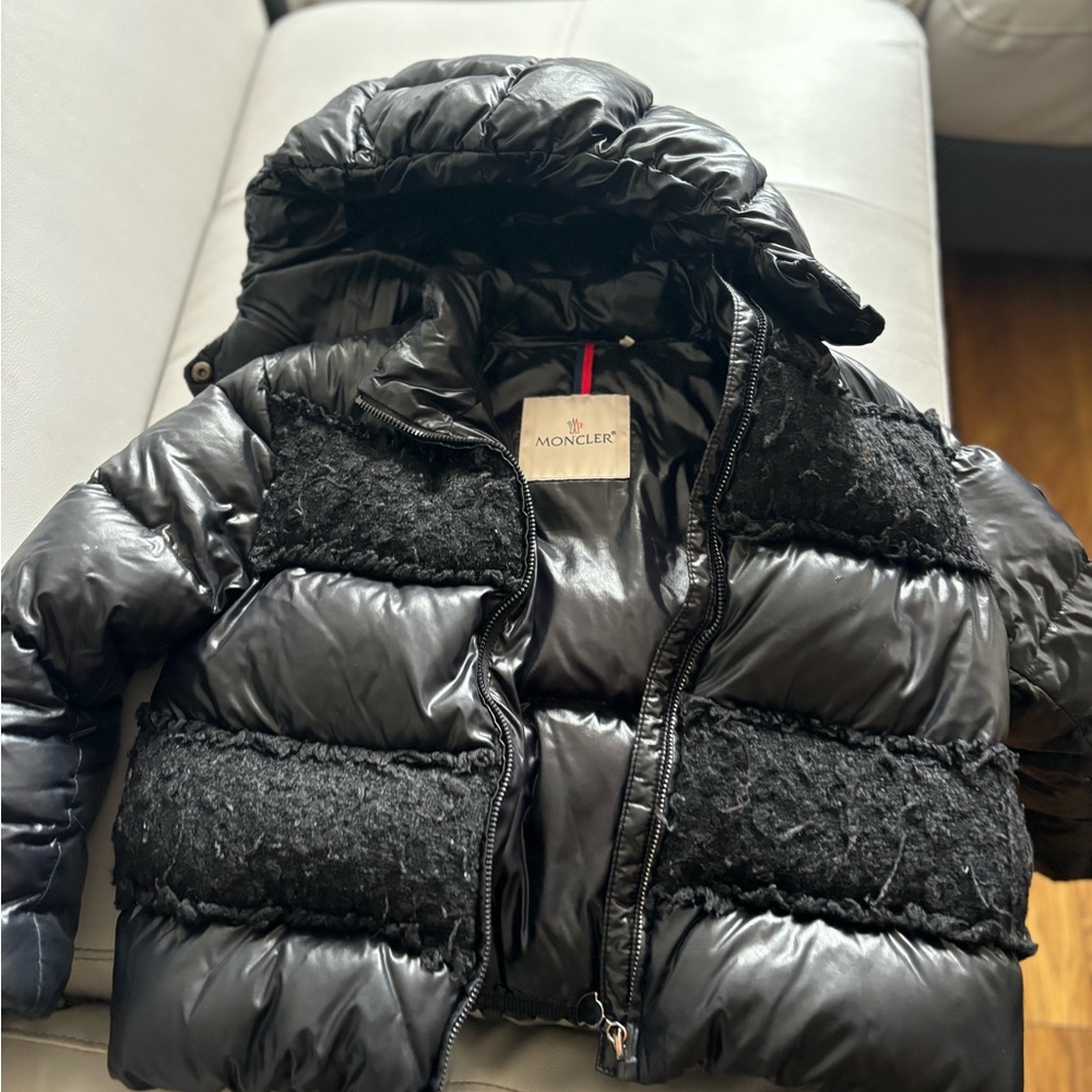 Moncler Kids Black Glossy & Textured Puffer Jacket - Picture 2 of 8